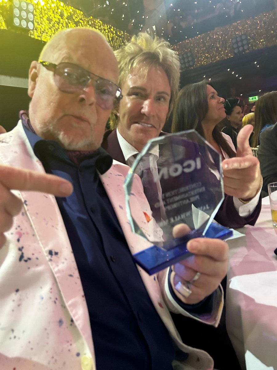 Thank you to everybody at the icon awards last night now I know I’m getting old back on ⁦<a href="/TalkTV/">Talk</a>⁩ 7pm tonight