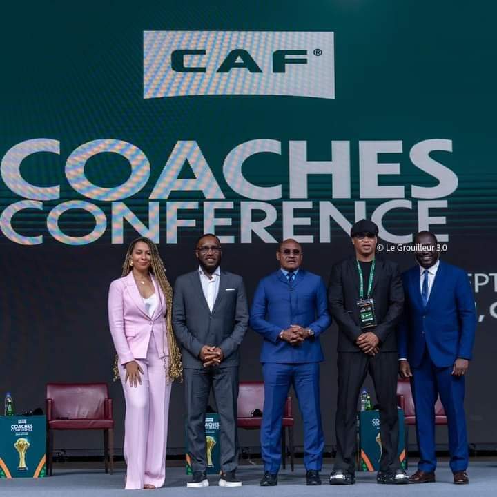 #Scoop  Des Ex. Footballeurs professionnels devenus des acteurs majeurs du système sportif ❤️ ⚽  Vive le Football Africain ✅️

📌 Okocha 🇳🇬 
📌 Diouf  🇸🇳 
📌 Gadji Celi 🇨🇮