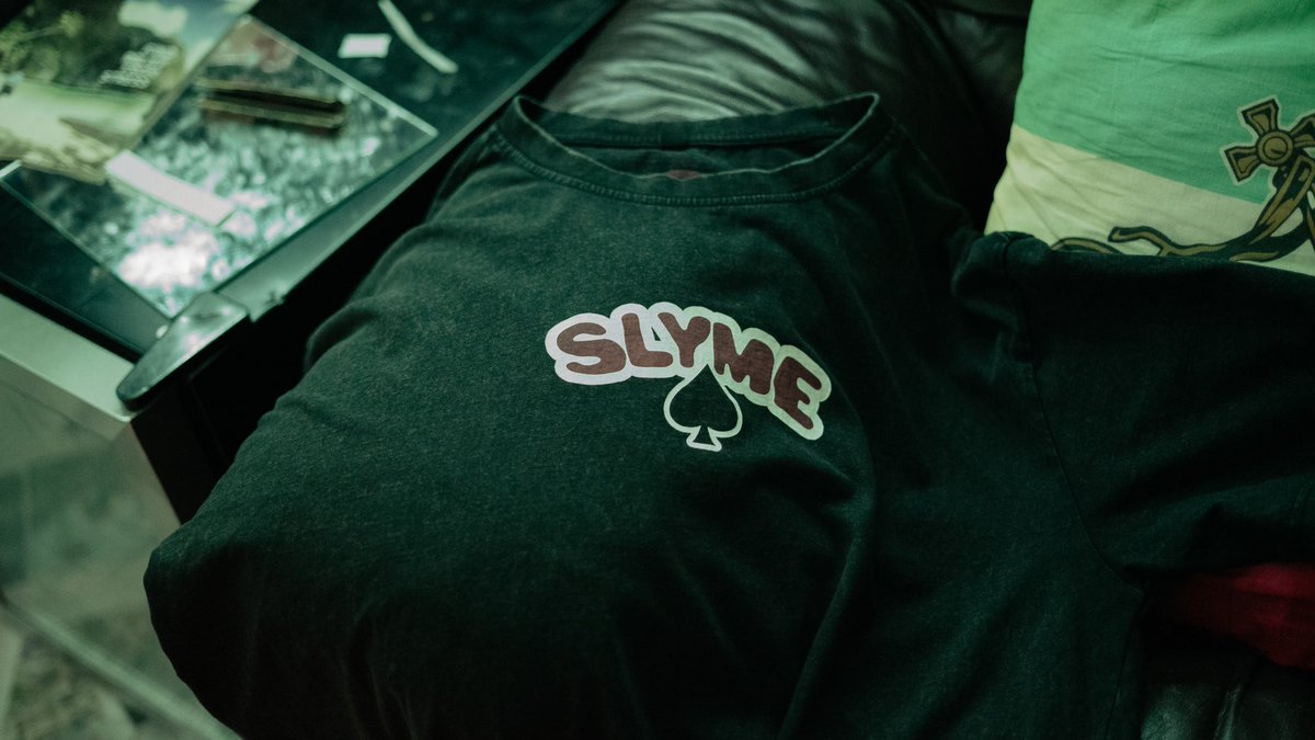 SLYMEclothing's tweet photo. ACE OF SLYME TEE ♠️ 
ONLY AT https://t.co/foZredHX39 https://t.co/HkatnS6wkx