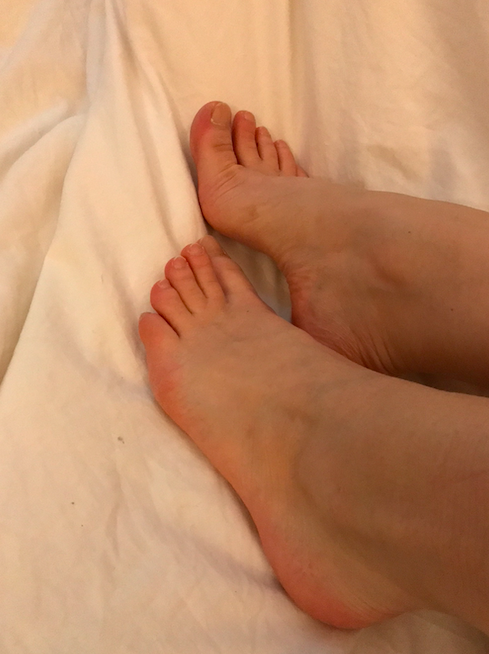 Mistress_Fly666's tweet photo. Lutsch an meinen göttlichen Zehen, du erbärmliche Zahlfotze!!! 
Ich will dich vor mir knien sehen!

#herrin #göttin #mistress #geldherrin #luxusherrin #findom t #moneymistress #fussverehrung #fussfetisch https://t.co/c7ZNIDAffF