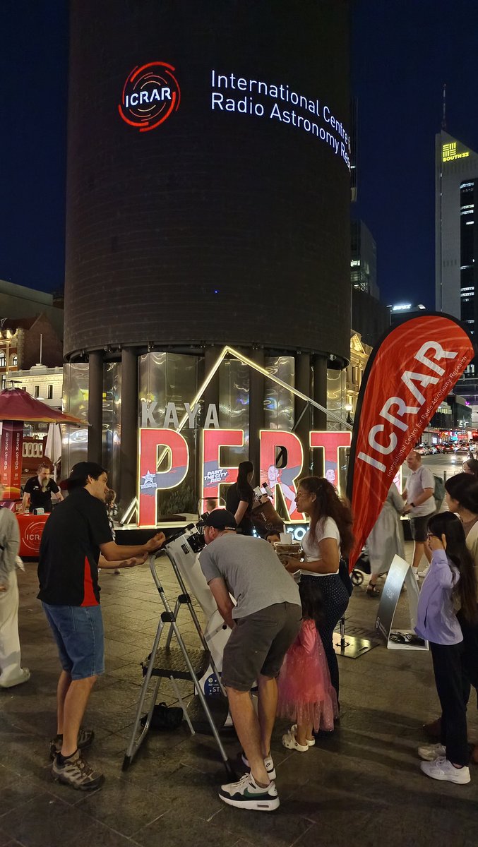 KavinKumarNR1's tweet photo. Got to volunteer as part of the outreach team for the #InternationalObservetheMoonNight celebration in Perth. It was an interesting experience showing the moon through a telescope to the public &amp; answering their questions. I thank @ICRAR for the opportunity! #ObserveTheMoon https://t.co/GcNifarZ2t