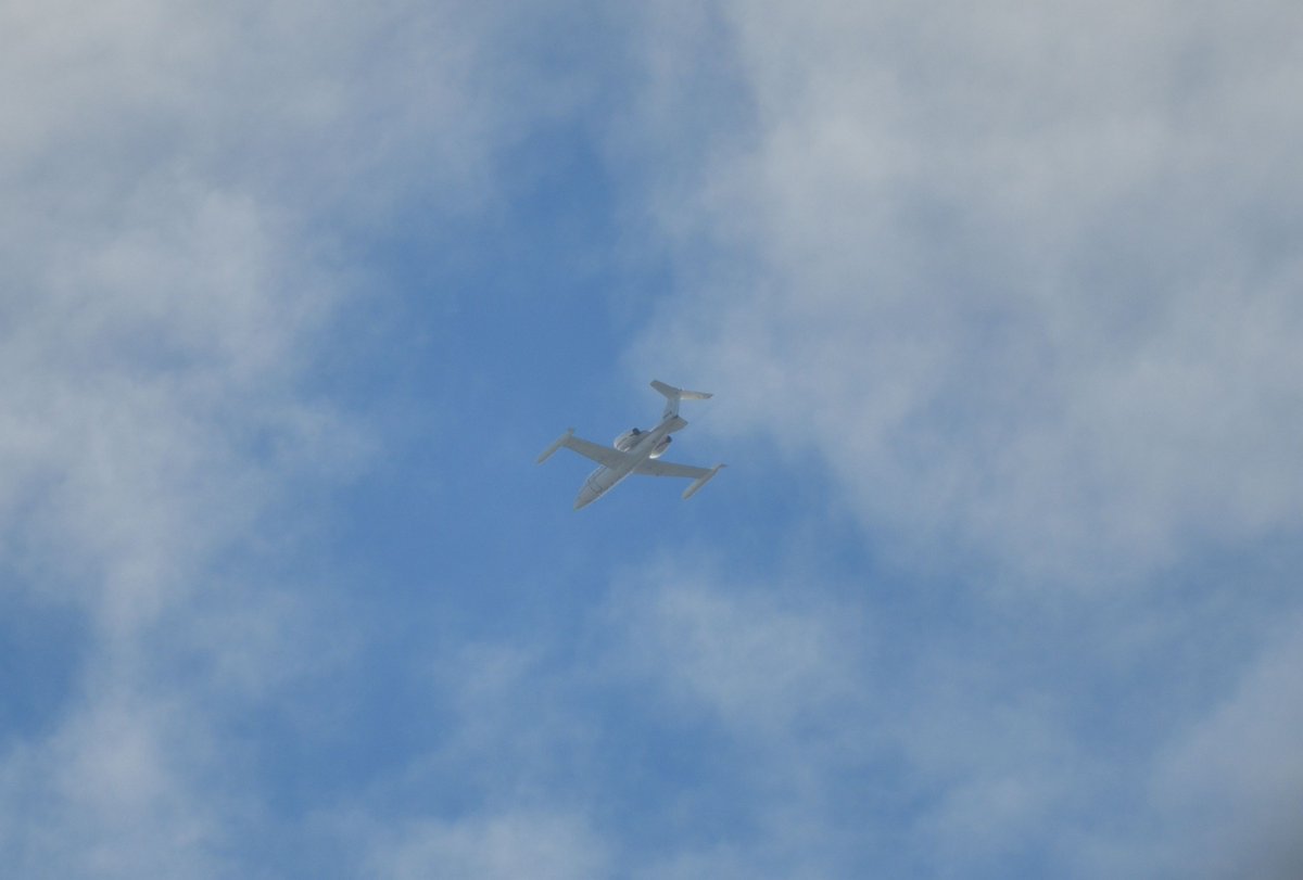 tomcat_alte's tweet photo. 先日の飛行機ウォッチ。今回も豆粒写真💦横田行きアトラスジャンボ、捻りながら横田方面へ。そして一昨日飛来したLearjet 36A、正面捉えられず後ろ姿だけ💦そしてまたまた散歩中の頭上に!今回はアトラスジャンボでした😭なので初スマホ動画😅音声消してます。
#横田基地
#AtlasAir
#B747
#Learjet36A https://t.co/STpZvdR1xH