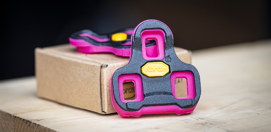 Bici da strada 🚴🏼‍♀️ Vibram XS Road Cleat: nuove tacchette da strada antiscivolo dlvr.it/TDDsnj via BiciDaStrada.it