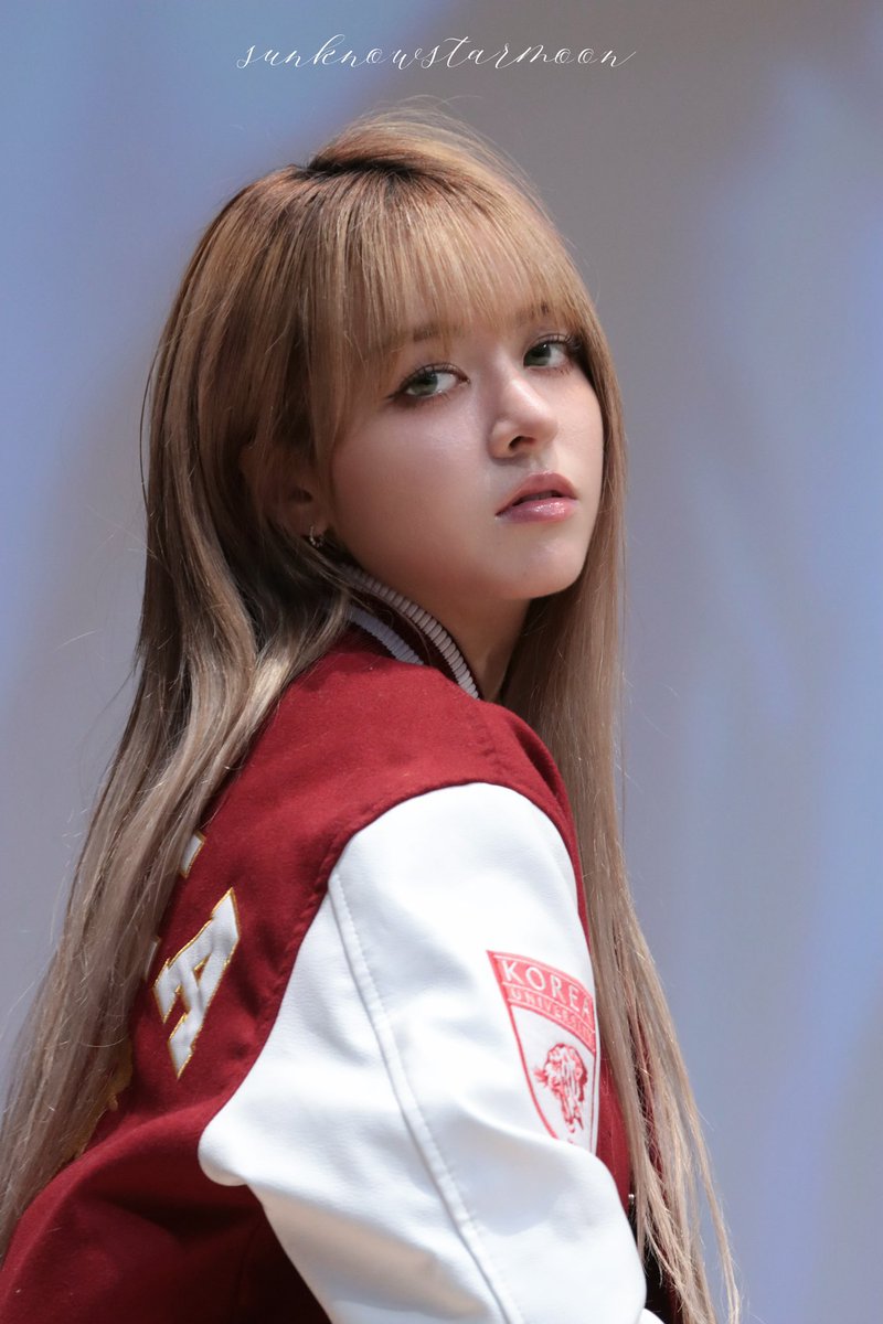 021O17's tweet photo. 팬싸장에서 대학내일 찍는 경우는 또 첨 보네.. https://t.co/TW59xAXJ6a