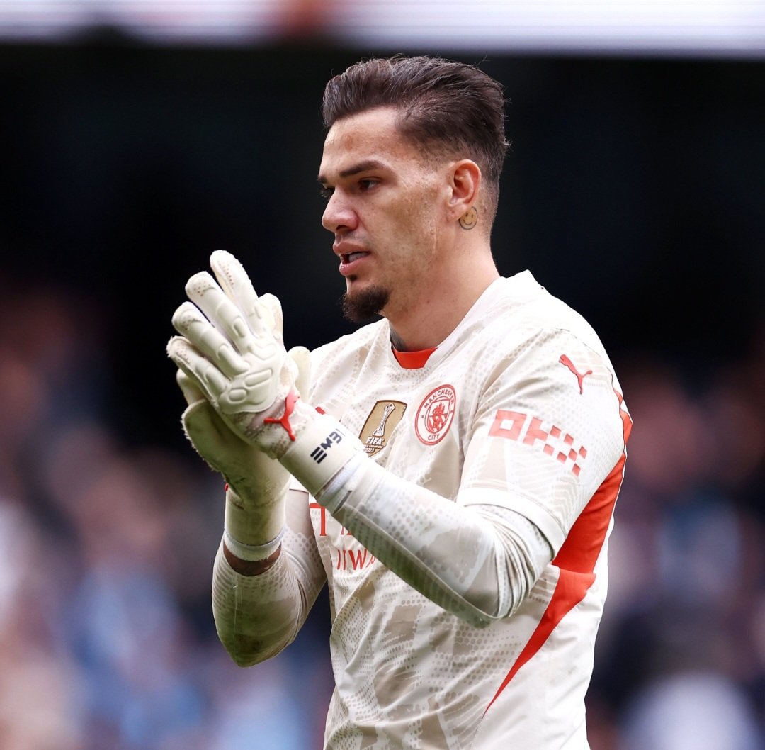 StatGoatFC's tweet photo. Ederson Moraes has more Premier League assists than Martin Ødegaard, Eberechi Eze and Trent Alexander-Arnold combined this season. 😮
#Football #Soccer #Fútbol #Sport #Instagram #StatGoatFC #Stat #Statistic #Data #Ederson #Assist #PremierLeague #Pl #Ødegaard #Trent #Eze https://t.co/bYOmJIOVrt