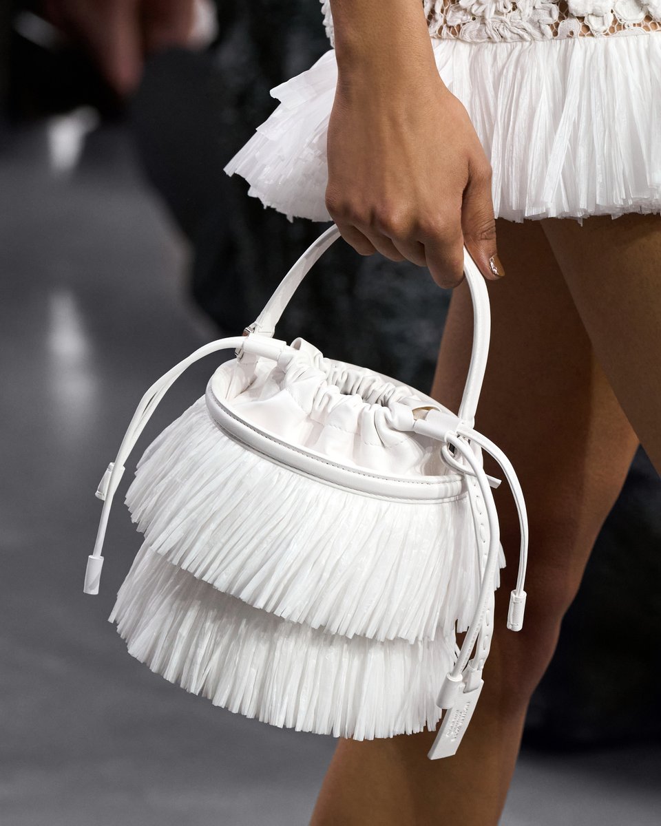 MichaelKors's tweet photo. The rustle of raffia. Rustic details from the Spring/Summer 2025 Michael Kors Collection runway.
#MichaelKorsCollection #NYFW https://t.co/ocaD3o9muu