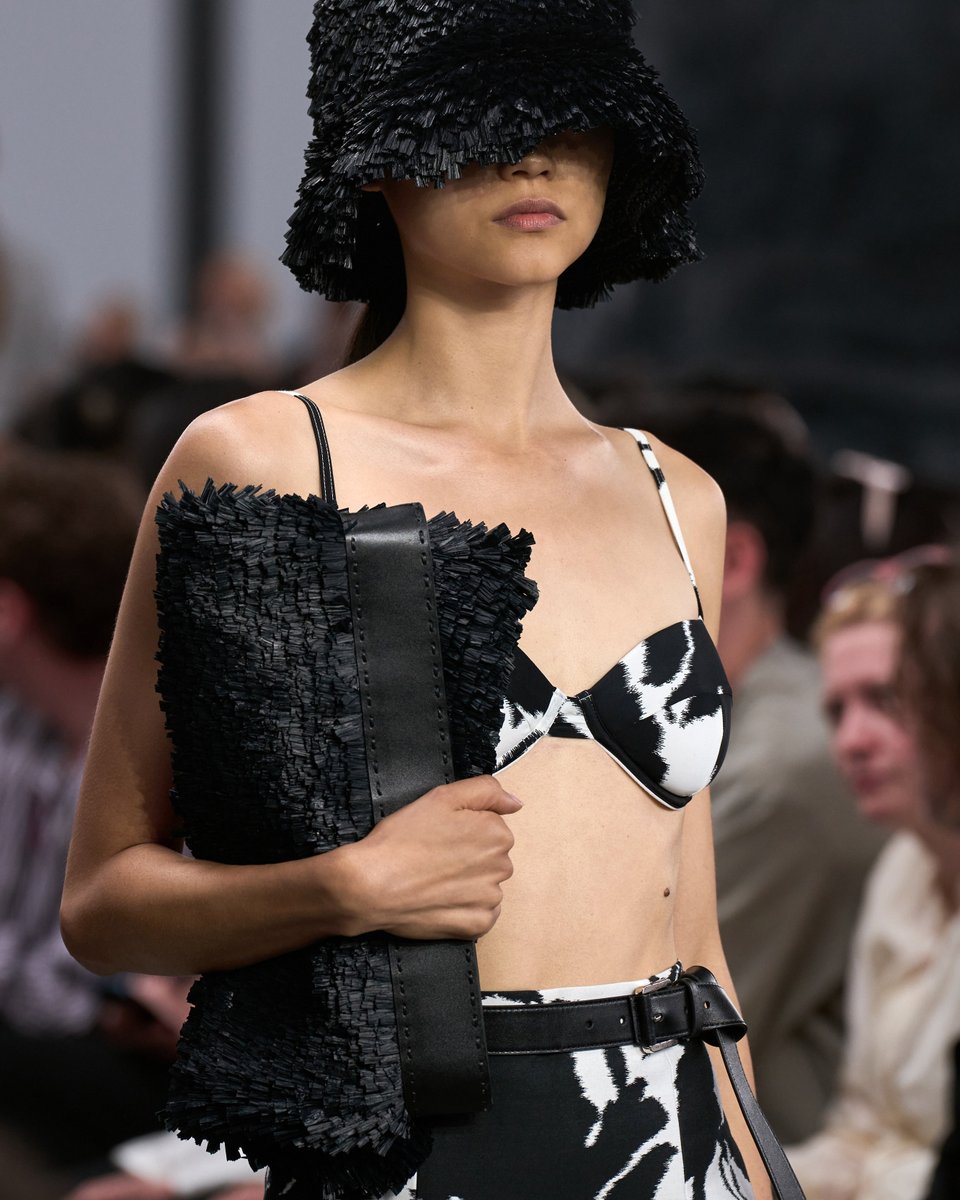MichaelKors's tweet photo. The rustle of raffia. Rustic details from the Spring/Summer 2025 Michael Kors Collection runway.
#MichaelKorsCollection #NYFW https://t.co/ocaD3o9muu