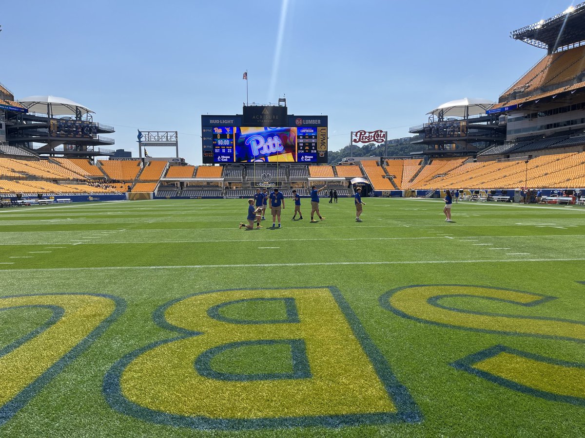Beautiful day for football!   Alas no pigeons.   Probably frightened off by musket fire. ⁦<a href="/AcrisurePigeons/">Acrisure Pigeons</a>⁩