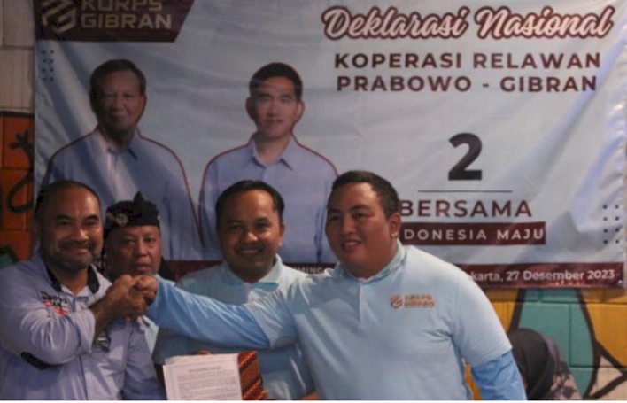 Kelen tau doi anak siapa?
Robby Ferliansyah Ketua Umum Korps Gibran, Direktur Utama PT Pulo Mas Jaya (developer), caleg dan wakil sekjen DPP Gerindra.