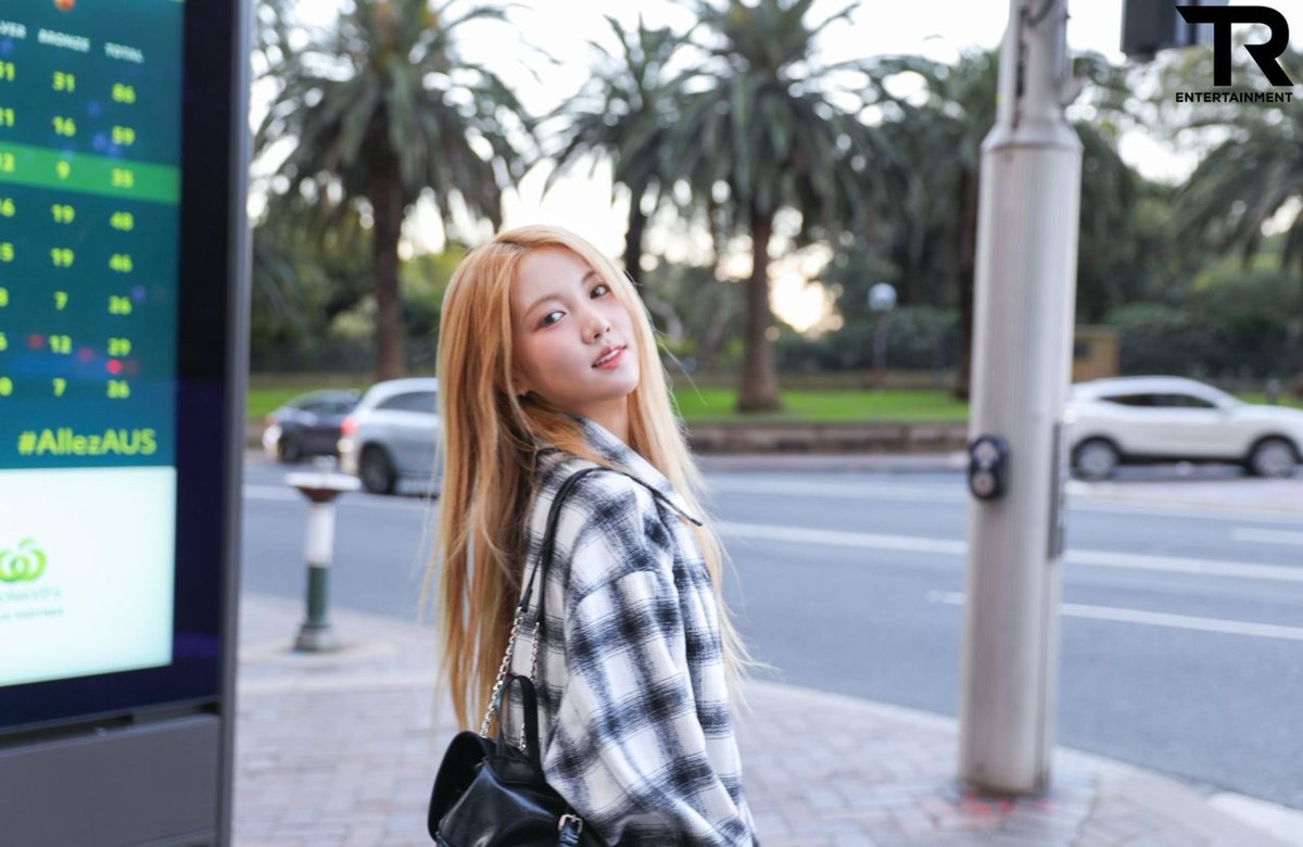 Jia_France's tweet photo. 📸| 11.09.24 — PHOTOS 

✎ Voici des photos behind de Jia pendant leur voyage à Sidney posté par l’agence 

⌜@tribedaloca | #JIA #TRIBE⌟ https://t.co/lpDIgJVnQN