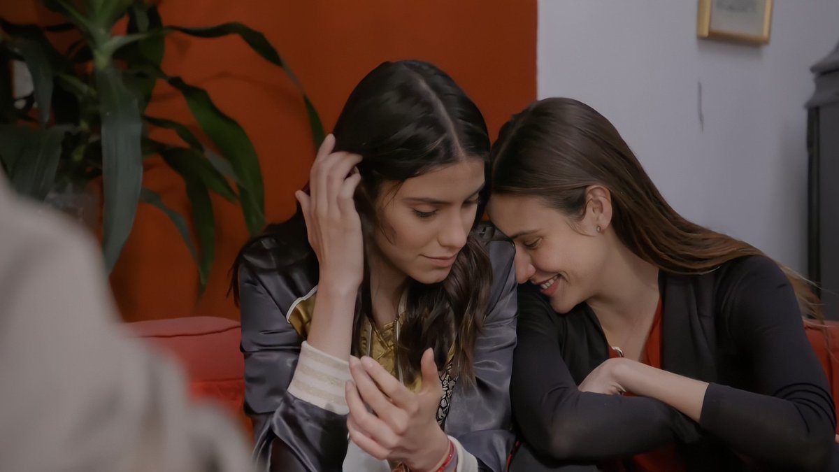 julesvaldes's tweet photo. Happy September 14th to everyone who's still here and will never leave #juliantina https://t.co/BCR3spwLmy