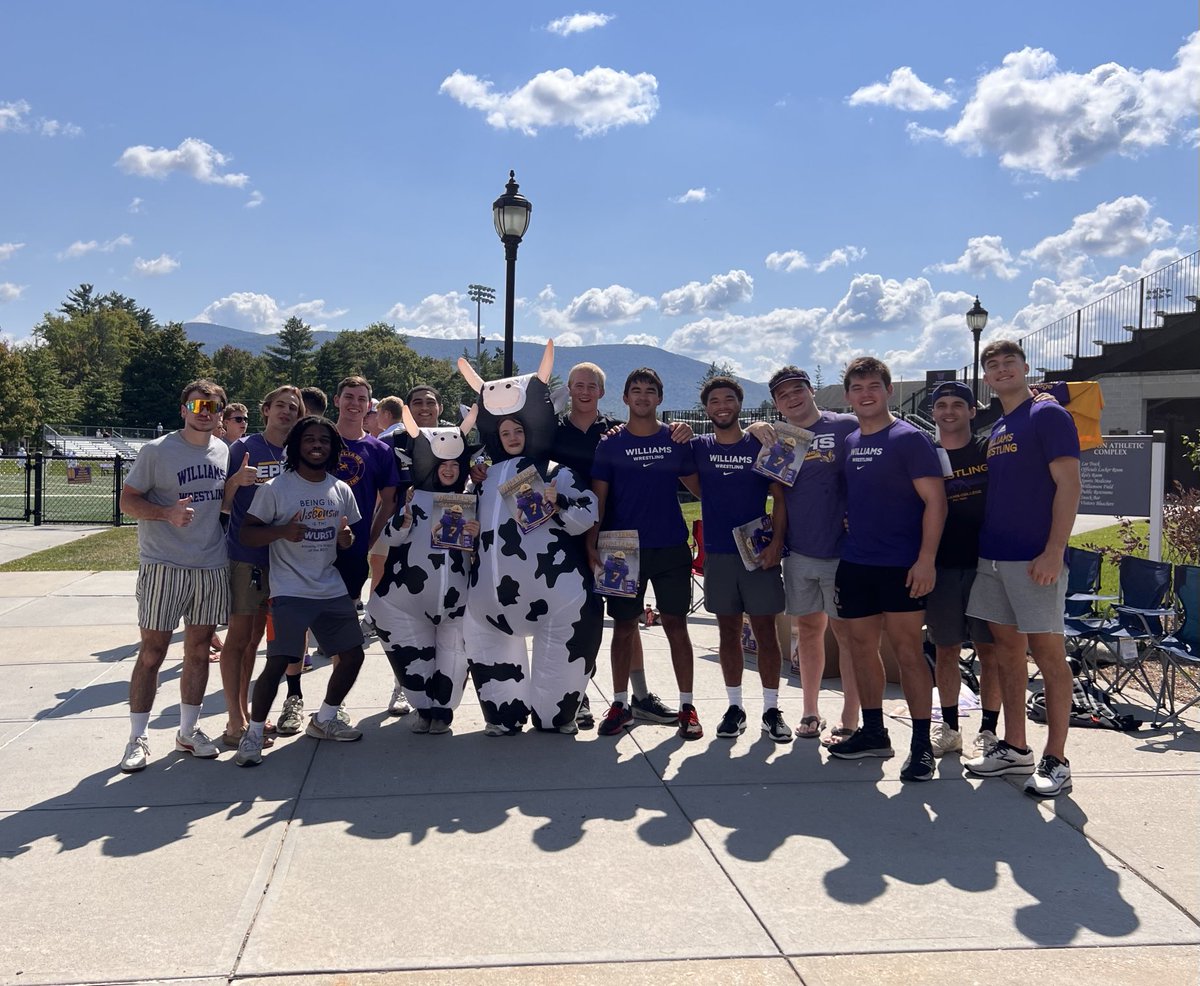 HoneckerWrestle's tweet image. The @ephmatmen are back with a nice day to root on ⁦@WilliamsEphsFB⁩