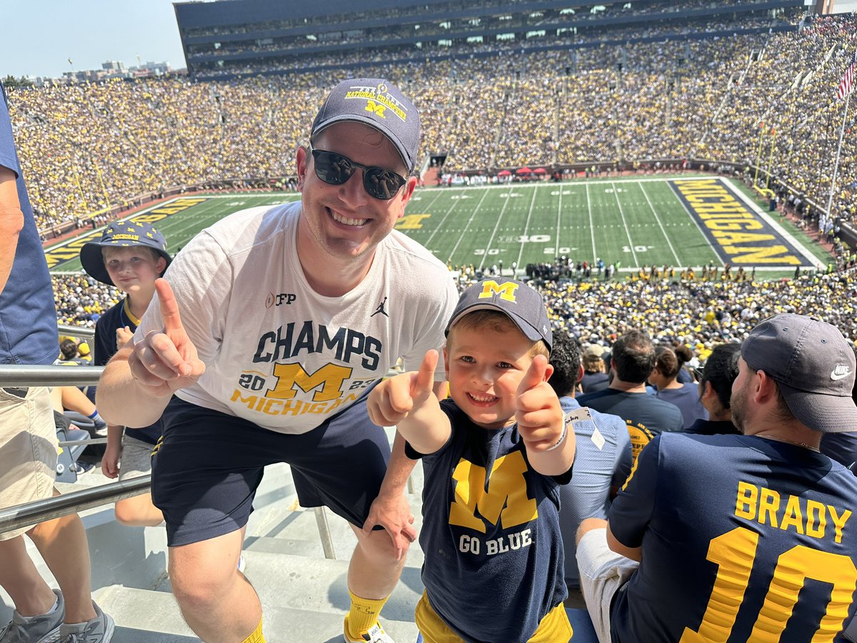 AndrewOSohn's tweet image. First Game at the Bog House! #BigHouseLive