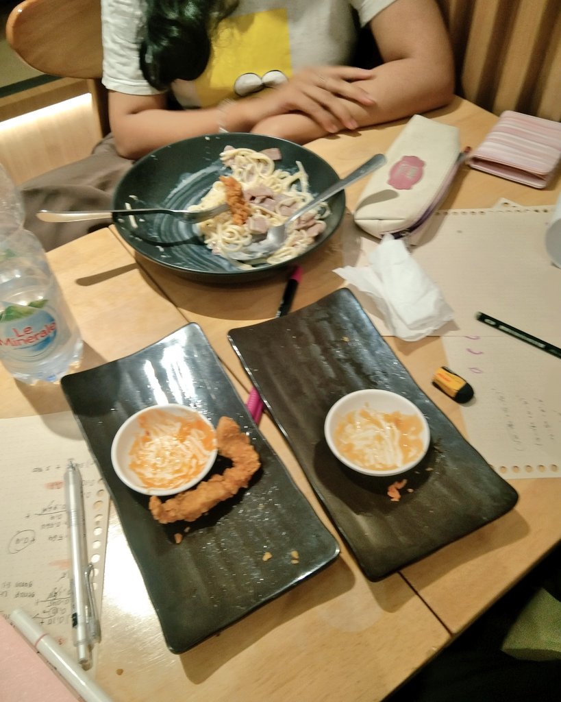 struggleaze's tweet image. hari ini aku les mapel mtk FLISHH struggle bgtt sama materinya 😩🦅☄️🌪️🙎🏻‍♀️pulangnya hang out dikit sama temen tapi sedikit bgt itu sambil belajar fisika hehe :D 🌟🌟 pulangny gass BELAJARRR LAGII SAMPEE NGANTUK 👧🏻🫂😵‍💫💤👀🦪🐛