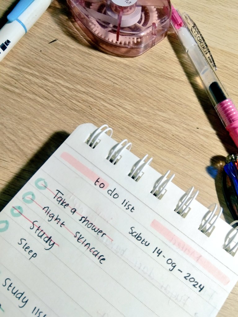 struggleaze's tweet image. hari ini aku les mapel mtk FLISHH struggle bgtt sama materinya 😩🦅☄️🌪️🙎🏻‍♀️pulangnya hang out dikit sama temen tapi sedikit bgt itu sambil belajar fisika hehe :D 🌟🌟 pulangny gass BELAJARRR LAGII SAMPEE NGANTUK 👧🏻🫂😵‍💫💤👀🦪🐛