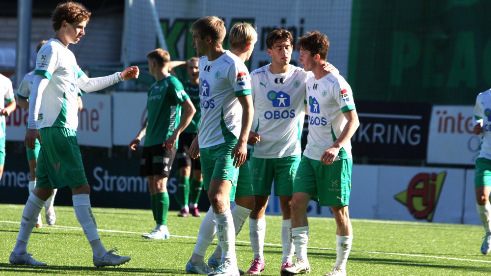 It’s a sunny Saturday early kickoff and what better way to start the weekend off beating second place Fløya 1-0 at Briskeby. Did I mention clean sheet? It wasn’t the prettiest football game, but nonetheless we put in a good all round performance. #Ringsfamily