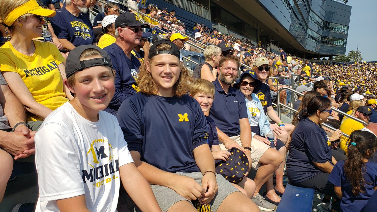jkberg73's tweet photo. First game
#bighouselive https://t.co/6IWgawIRp2