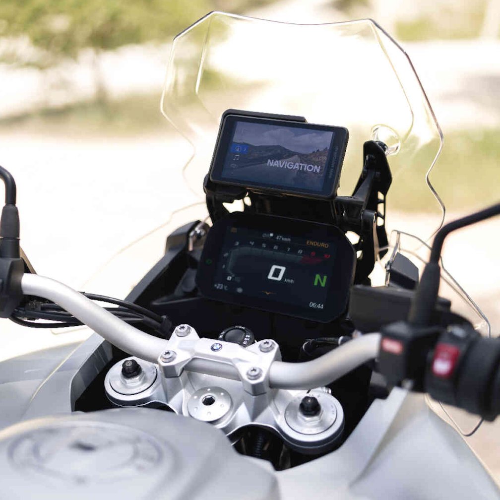 BMWMotorradKSA's tweet photo. تصميم مهيأ لأداء يثير شغفك على أي طريق. 

Built to deliver exhilarating performance that keeps you craving the ride.

#BMWMotorradKSA #MakeLifeARide #NeverStopChallenging #F900GS https://t.co/9t8xVM0lYY