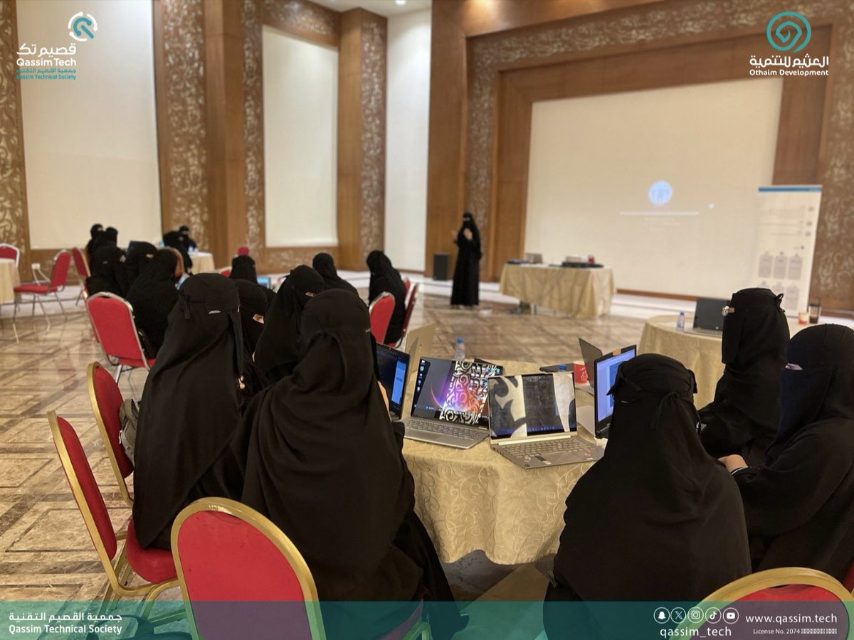 #يحدث_الان

اليوم الأخير 📸| 

وبالتعاون مع شركة عبدالله صالح العثيم للتنمية <a href="/OthaimDev/">العثيم للتنمية</a> و <a href="/Soc_TechMinds/">Tech Minds</a>, اليوم الأخير من معسكر أساسيات و استخدامات  Flutter ، الذي تقيمه جمعية القصيم التقنية ، مع خالص الشكر والتقدير لـ أ.منى الخضير وللمتدربات المميزات و الرائعات.