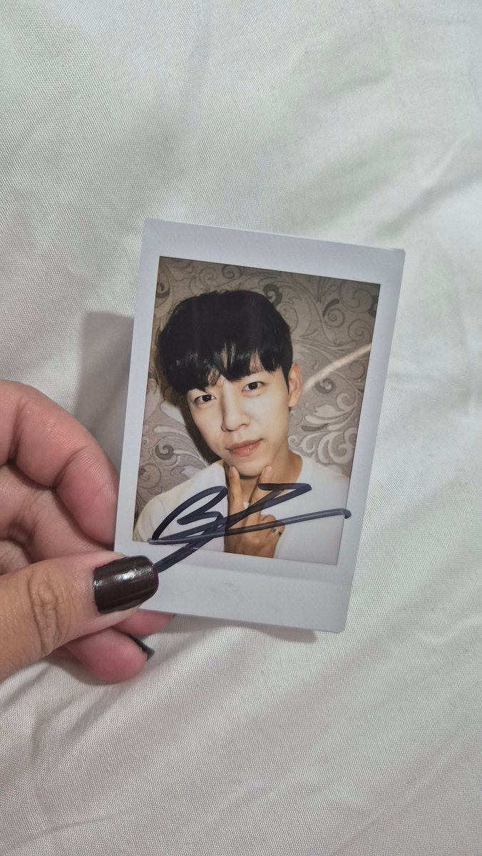LZblows's tweet photo. Won a random sign polaroid and yes, Daehyun said I can o ly look at him 🥹

#CurtainCall #Taipei #BJYM #BangJungYooMoon https://t.co/yMja1BKFUY