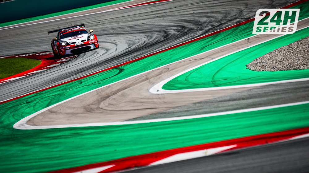 24HSERIES's tweet photo. #24HSERIES | Rejoice! #Holmgaard (902) is back out on-track after a lengthy engine change.
The Danish team is very last - and 133 laps behind 992 leader #RedAnt (903) - but they still have 17 hours of racing ahead of them.
#24hBCN @radiolemans https://t.co/mGnwebj4m6