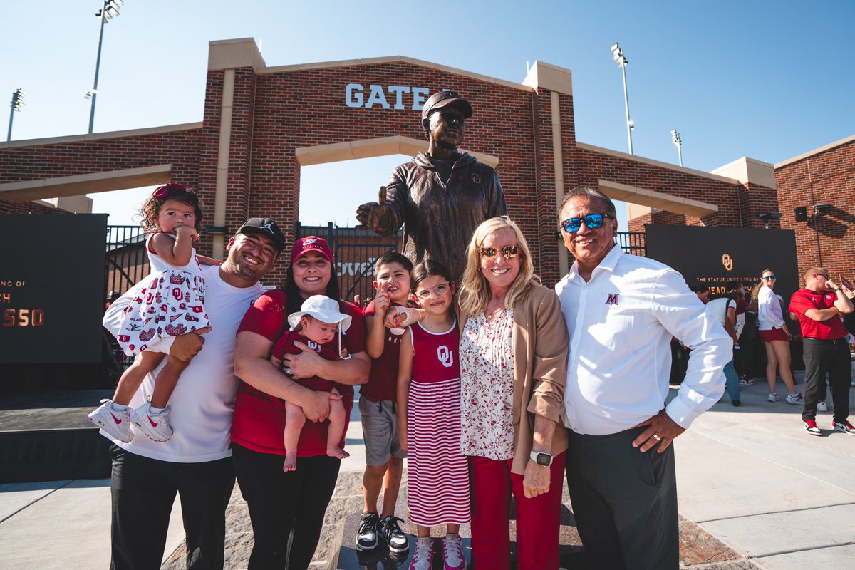 OU_Softball's tweet photo. 🫶 An incredible evening to honor the 🐐 https://t.co/eAYV9Qbcw6