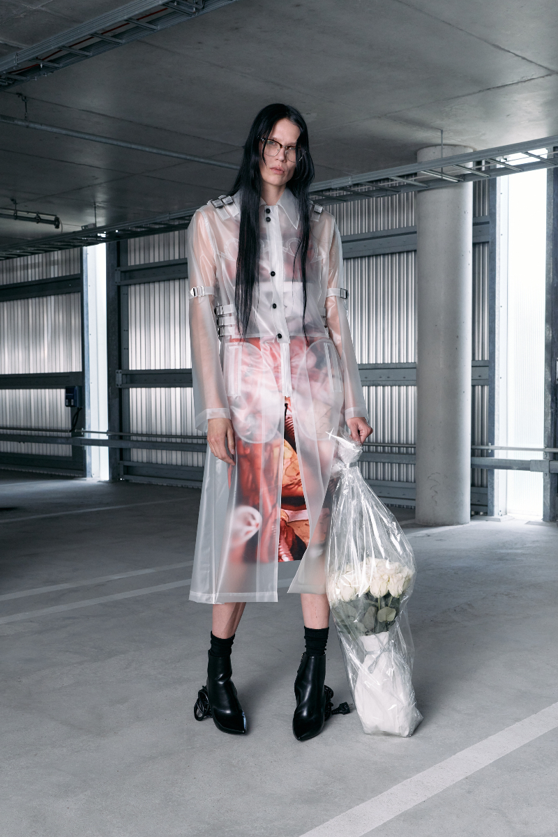 residentdigital's tweet image. At New York Fashion Week, designers @vain_official and @vitunleija are redefining streetwear with a fusion of culture, nostalgia, and sustainable design.

Head to bit.ly/4eit9QI for the exclusive interview 🔥

#NYFW #FinnishDesigners #VAIN #vitunleija #Streetwear