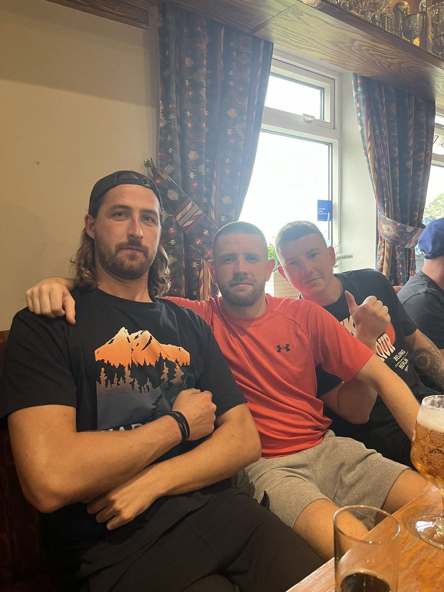 Hinchy_10's tweet photo. Two new signings where fantastic today! Appreciate it @tom_wright88 https://t.co/d9V5f6iW9j