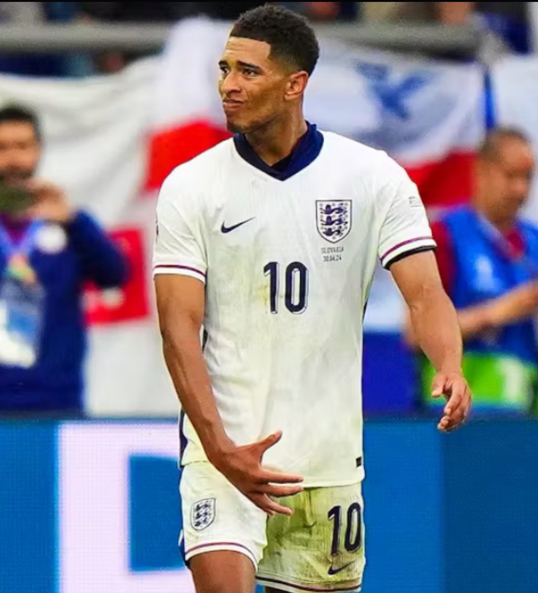 „Ich wollte niemanden provozieren, ich habe das ja vor unseren Fans gemacht. Es ist ein TikTok-Trend von einem großen Influencer in Nigeria. Ich habe ihm versprochen, so zu jubeln, ich hatte bisher nur noch nicht getroffen."