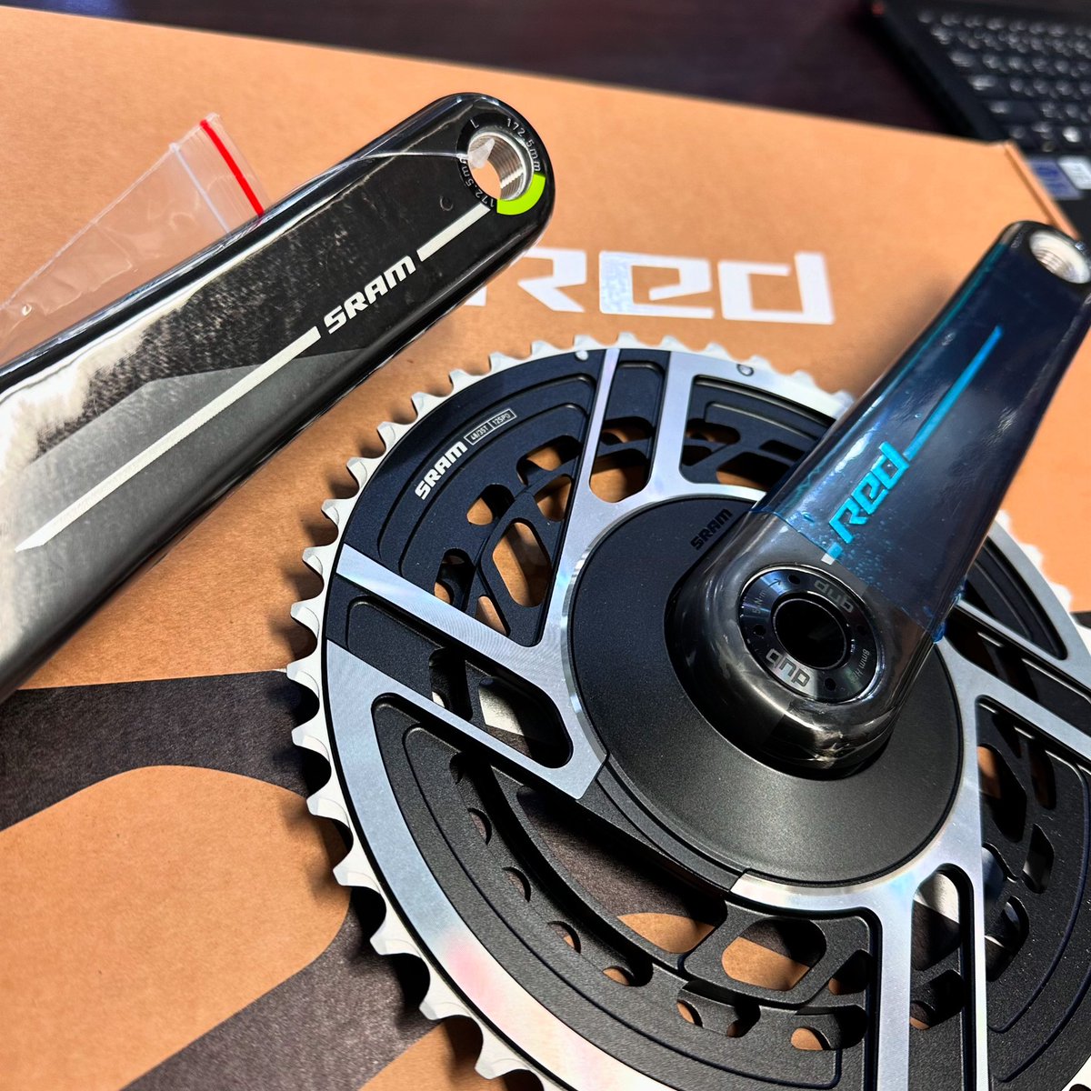 u2bikes's tweet photo. 並行しつつ次の組み上げ準備で〆。
SHIMANOにSRAM、
それぞれの特性それぞれの良さ。
単純にカッコいい
SRAM/REDAXS E1クランク😎
#U2BIKES #SRAM #REDAXS
#組み上げ #準備は大事 https://t.co/R6NghCBMuH