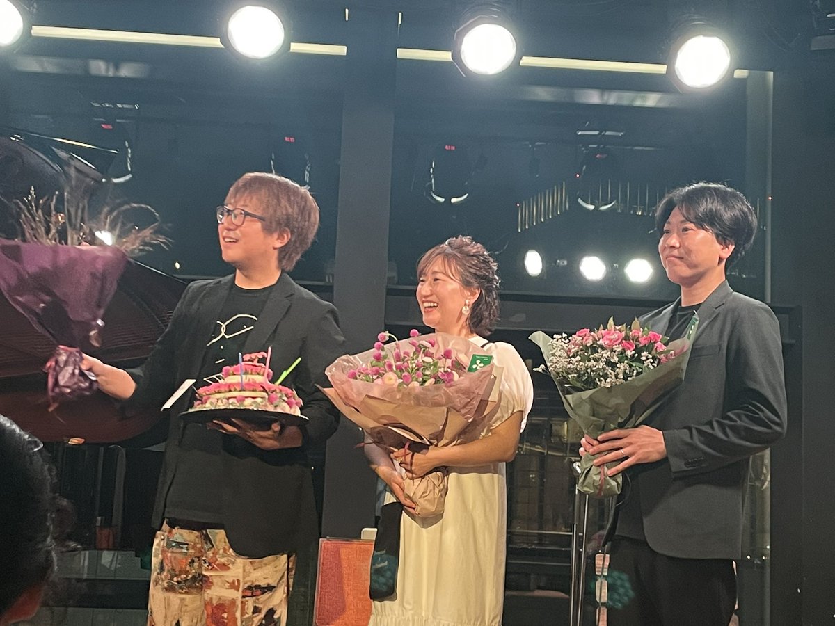 0615RUIKI's tweet photo. @suzukitakahiko 音も歌声もより一層深みとしなやかな強さを増して、大きな愛となり降り注いでいて、音と歌声を浴びれて幸せです☺️
やっぱライヴっていいね✨
最後の不意打ちMOTHERには涙腺ダムが再びやられました（笑）
ありがとう😊 https://t.co/aX9JAXMCGB