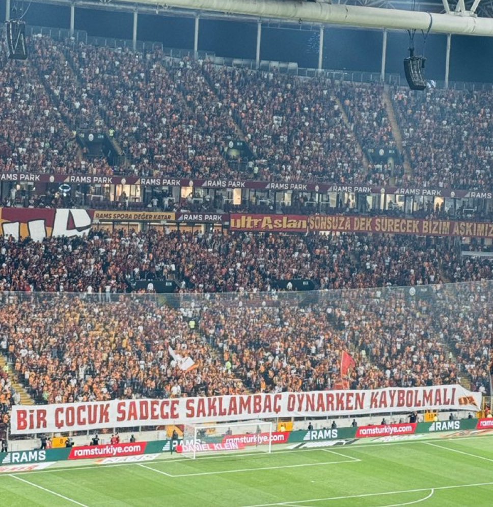 Galatasaray tribünleri: "Bir çocuk sadece saklambaç oynarken kaybolmalı."