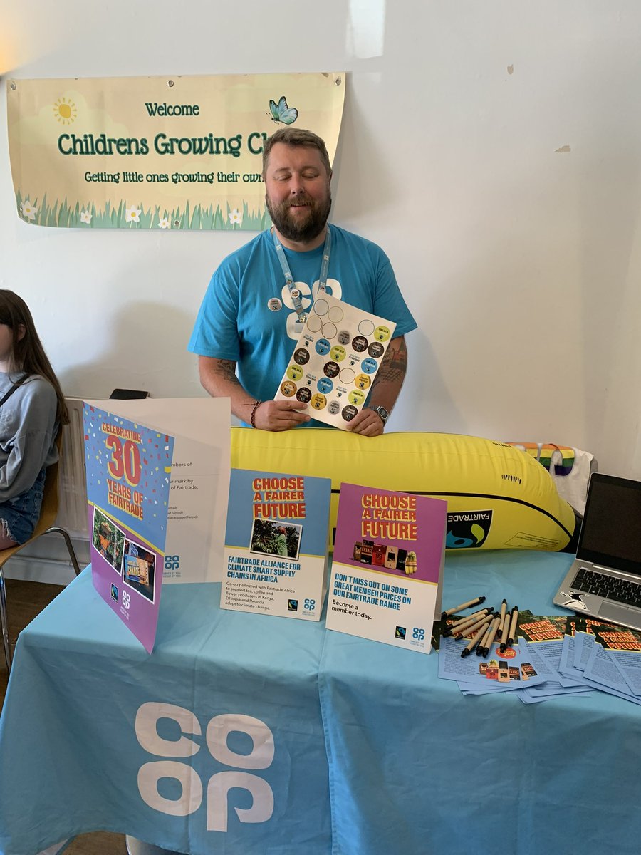My old Member Pioneer Co-ordinator doing my old Fairtrade stand at my old patch in Leigh on Sea today. Good to see Jack Williams MEA and my NMC member Caroline Grant too who I also spoke with. <a href="/FairtradeUK/">Fairtrade Foundation</a> <a href="/coopuk/">Co-op</a> <a href="/coopuk/">Co-op</a> <a href="/JackWcoop/">Jack Williams</a>