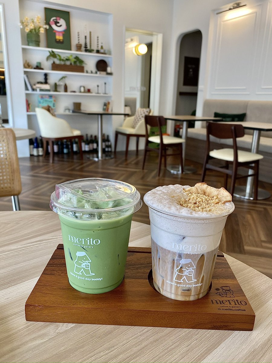 Merito cafe คาเฟ่เปิดใหม่แถวคลองสาน ชอบตรงที่ร้าน create เมนูเองแบบทำสดแก้วต่อแก้วไม่ใช้ syrup ชอบ sparkling black yuzu อร่อยมากก🥹 ใครไม่กินกาแฟก็มีพวกชากับ smoothie ด้วยนะ แล้วร้านสวยแสงก็ดี ถ่ายรูปสวยทุกมุม💚✨ ร้านอยู่ใกล้ล้ง 1919 ใกล้ BTS คลองสานเลย <a href="/aroii/">@aroii บอกต่อ</a> #อร่อยบอกต่อ