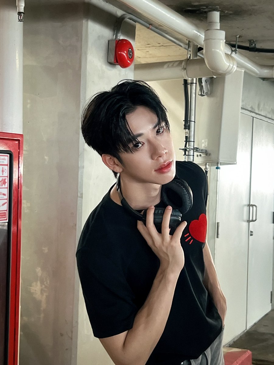 จ้องเรานานขนาดนี้ ตกหลุมเราเราสักทีได้ไหม
❤️? 
#frankthanatsaran