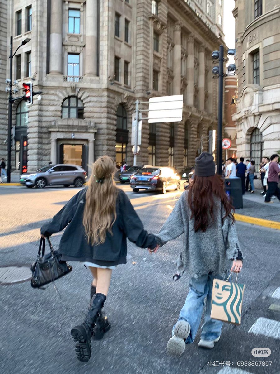 lamei_c's tweet photo. このコーデ可愛すぎる🥺こんな感じにモノトーンで決めたい🍁🍂 https://t.co/6kCAmuiCR8