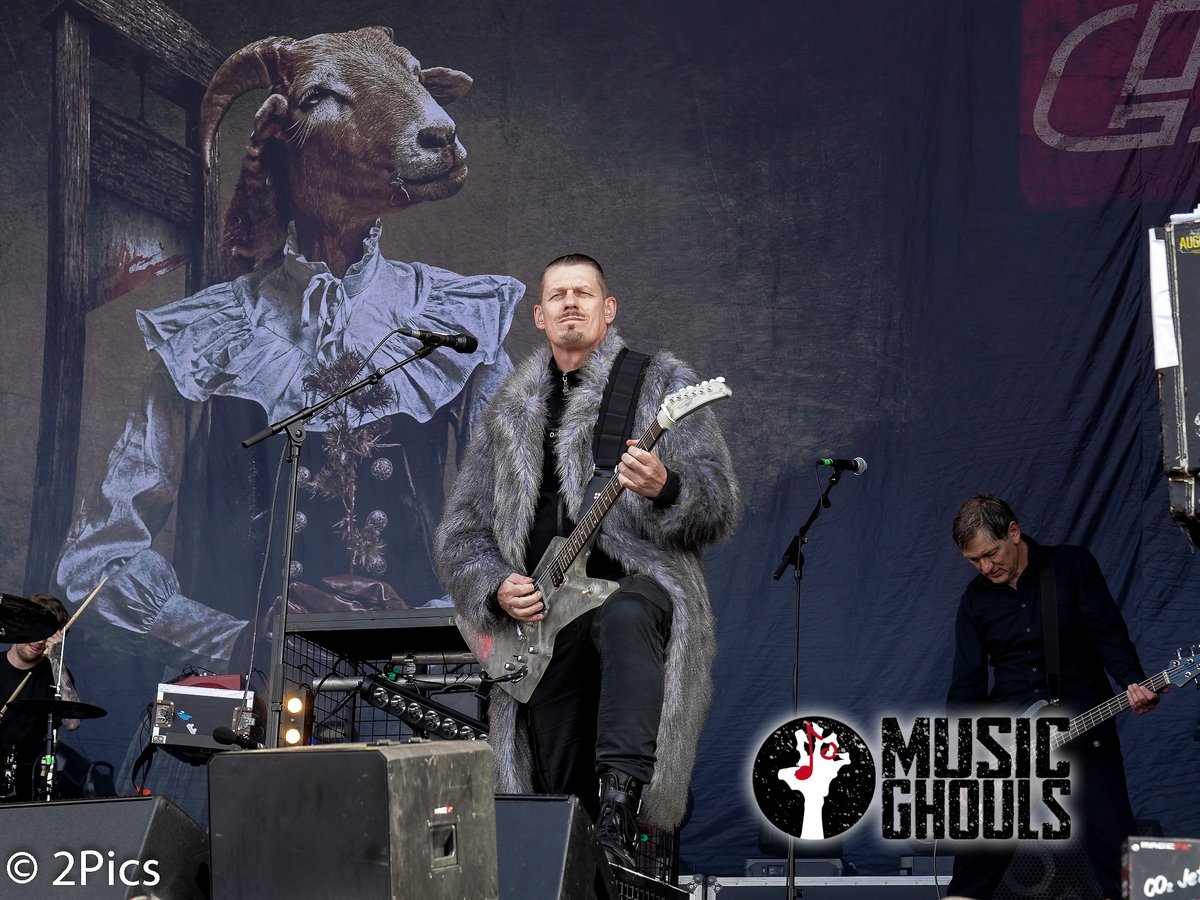 How do you like our new music video for “Soll Das Liebe Sein?” Leave your comment here! 👍🏻
youtube.com/watch?v=ML9k4y…
Picture by 2Pics for Musicghouls