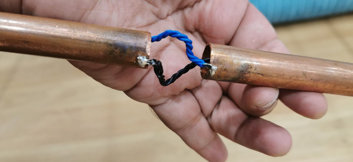 lambdaprog's tweet image. I had two 2m copper pipes left, so I built a #YouLoop