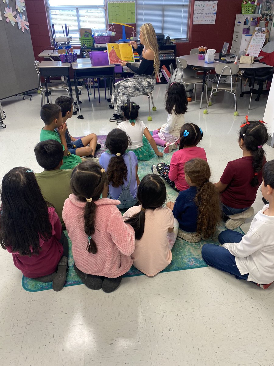 We had a wonderful Reading in the schools day.
Our guest readers were Mrs. Cole and 2 of my kiddos, Neico and Rya 
Thank you for making it a memorable day
#read #SCE #brownbearbrownbear #purplecat #love #ESL