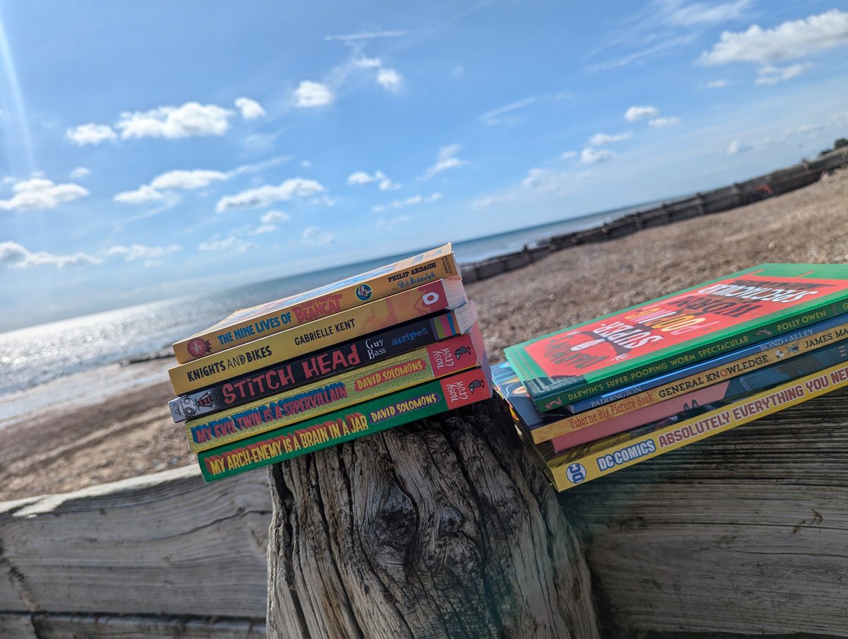 The *best* charity book shop haul from <a href="/GuildCare/">Guild Care</a> Worthing for quite some time. 10 books for £2 (two quid)!