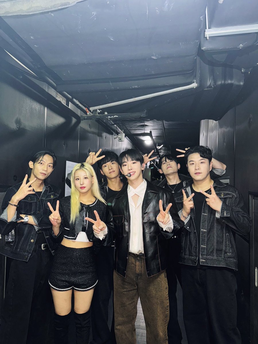 official__wonho's tweet image. [📸]
위니들 조심히 들어가요💙
(feat. 댄동)

#원호 #WONHO
#2024_WONHO_FANPARTY
#WELCOMEBACK_WENEE