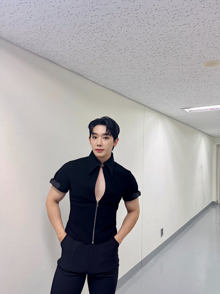 official__wonho's tweet image. [📸]
위니들 조심히 들어가요💙
(feat. 댄동)

#원호 #WONHO
#2024_WONHO_FANPARTY
#WELCOMEBACK_WENEE