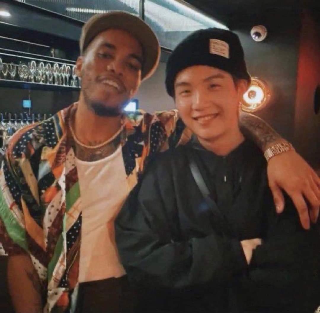 marcelacarba23's tweet photo. Min Yoongi aparecerá en la película de Anderson Paak lanzada próximamente, llamada 'K-POPS' 😱🔥👏

"Tuve la oportunidad de trabajar con artistas icónicos del K-pop con los que he estado buscando colaborar durante años con SUGA de BTS" https://t.co/K4vdnyGC8w