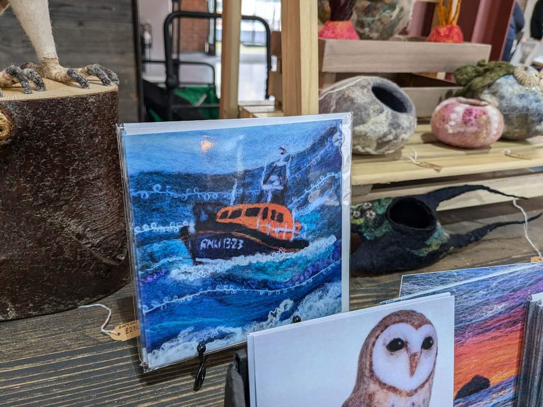 How amazing is this, our very own Shannon  all-weather lifeboat 13-23 'Elizabeth and Gertrude Allan' made entirely out of wool as part of a fundraising Girvan Lifeboat collection that includes wool felt cards by Made with Fluff Fibre Crafts <a href="/RNLI/">RNLI</a> facebook.com/share/Pd27apYC…