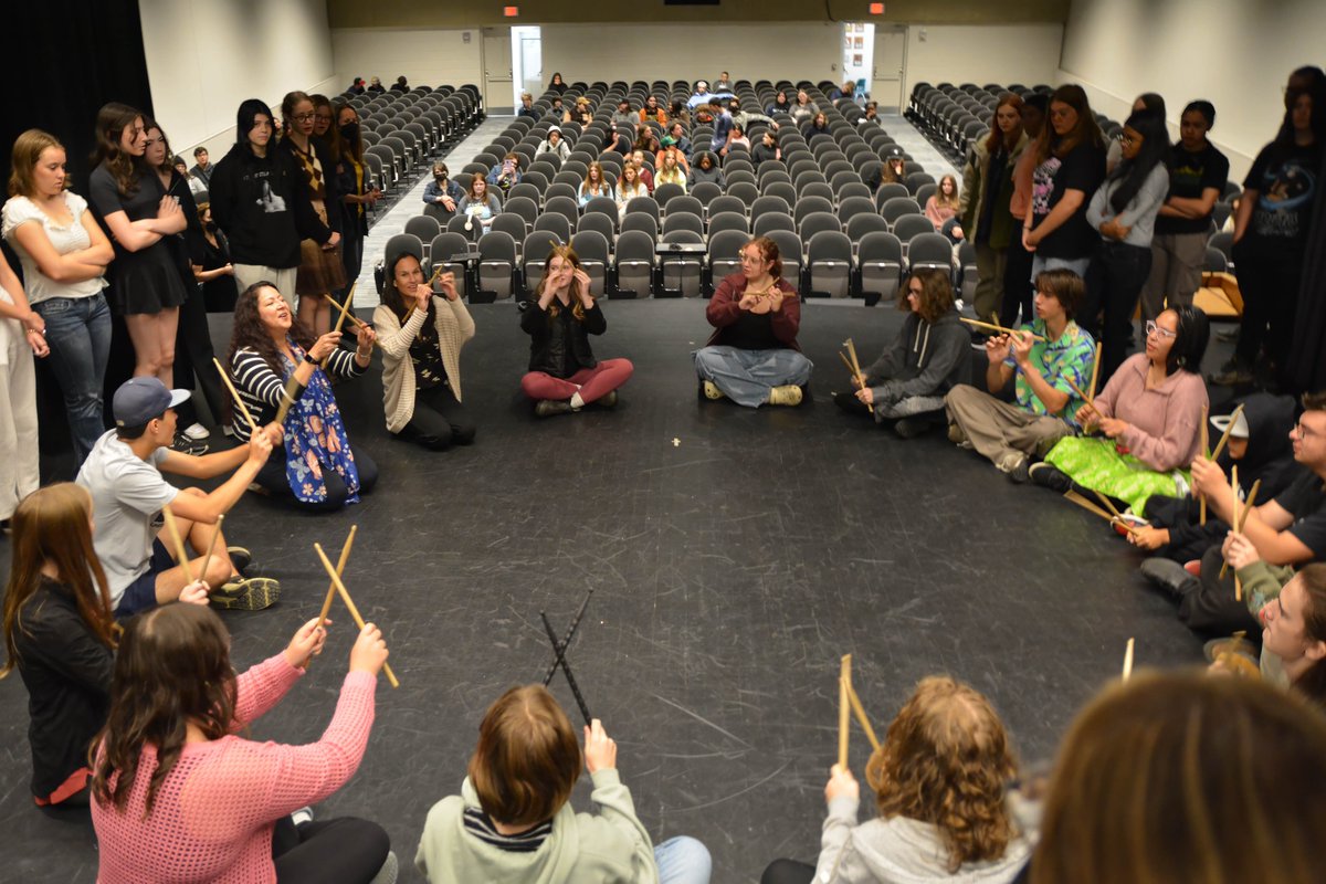 canadian_choir's tweet photo. We had an amazing time with students at @CSS_CarpeDiem in #NorthBay earlier this week! This hands-on workshop featured Sherryl Sewepagaham leading the “Travelling Stick Game," along with a vocal technique demonstration and mini-performance by the Canadian Chamber Choir. https://t.co/TP7MmrByYq