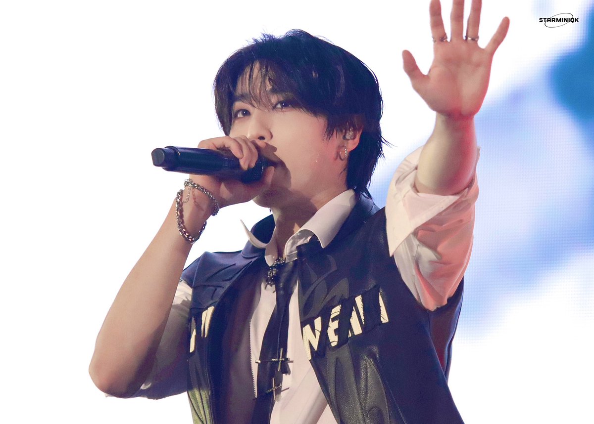 울 지성이 생일 축하해🤍

#HappyHANDay
#가장_특별_한_외계인의_생일
#행복HAN_지성이_생일이오
#OurRockStarHANJisung
#StrayKids #스트레이키즈
#한 #HAN