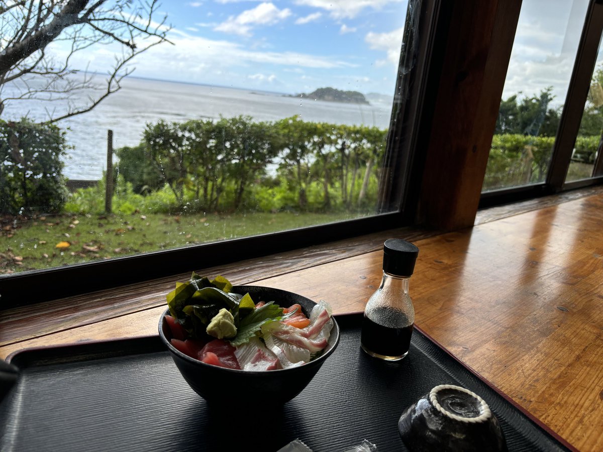 3K0DRhiCsFK9JRQ's tweet photo. 明日15日のモトクルDAYに参加するために、白浜までソロツー🏍️
途中ゲリラ雨にあいつつ、なんとか到着
スタンプラリーもコンプ✌🏻
#INFIMO #モトクルDAY #大阪繊維資材 
#白浜　#千畳敷  #円月島 https://t.co/1kqvBS7SFq