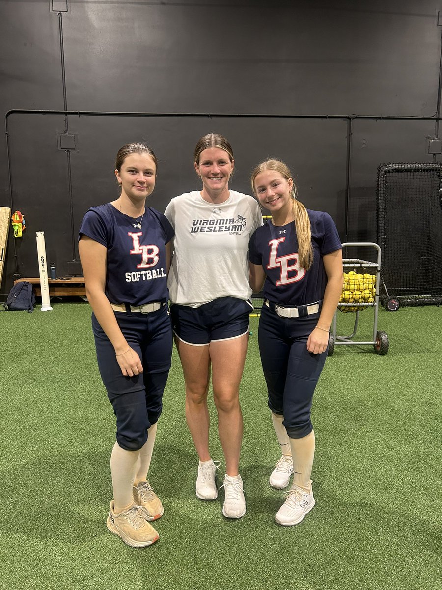I had a great time last night with @CoachBriBurger and <a href="/ElliottSaysWhat/">Brandon Elliott</a> ! Thank you so much for the instruction and getting me and my teammates ready for our tournament today!! <a href="/VWUSOFTBALL/">Va Wesleyan Softball</a>