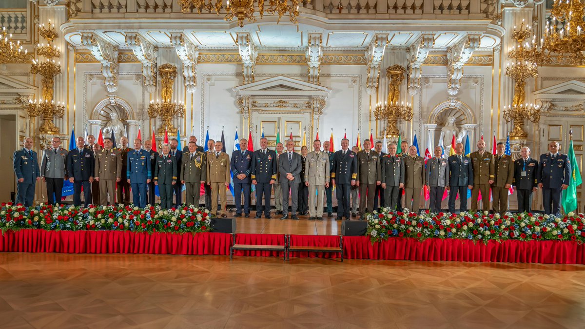 It’s good to have friends. 

Family photos of the Prague 2024 NATO Conference Committee.

#NATOMC

#NATOCHoDs

#NATOPrague

#WeAreNATO

<a href="/CMC_NATO/">Admiral Giuseppe CAVO DRAGONE - NATO CMC</a>

<a href="/ArmadaCR/">Armáda ČR</a>