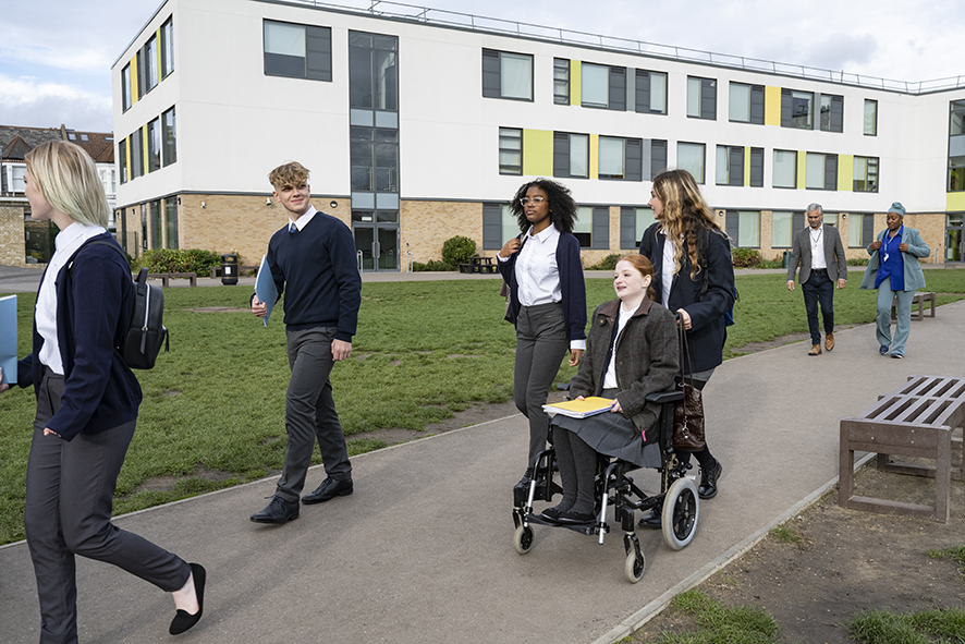 📚 Secondary school applications 

Don’t forget if your child requires a secondary school place in Sept 2025 and you live in Nottinghamshire you need to apply for a place before 31 Oct 2024. 

Applying online is quick and easy 👇
orlo.uk/school_admissi…

 #SchoolAdmissions